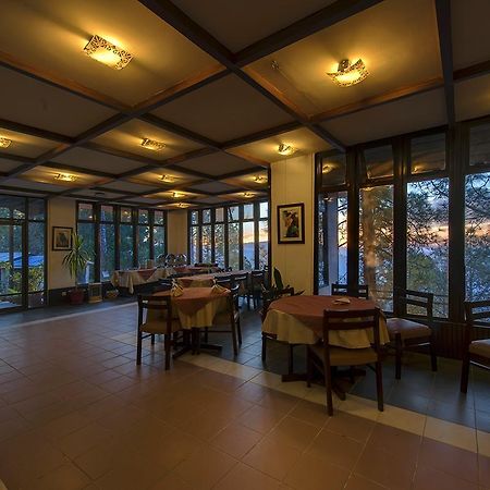 Hotel Arcadian Blue Pines Murree Zewnętrze zdjęcie
